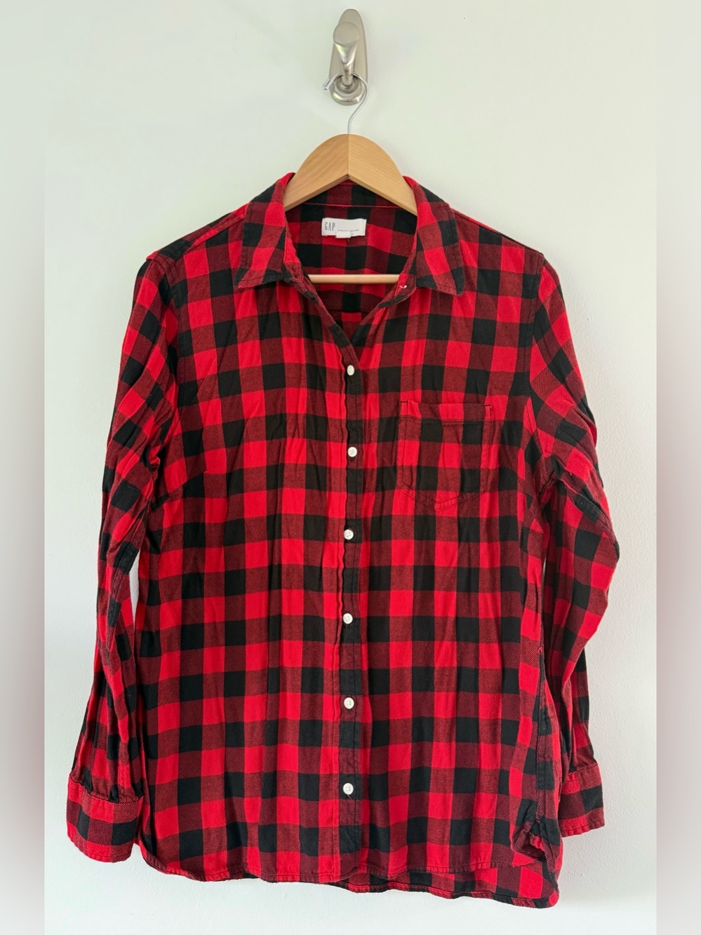 GAP Flannel Shirt Womens Large L Red Black Buffalo Check Plaid Fitted Boyfriend